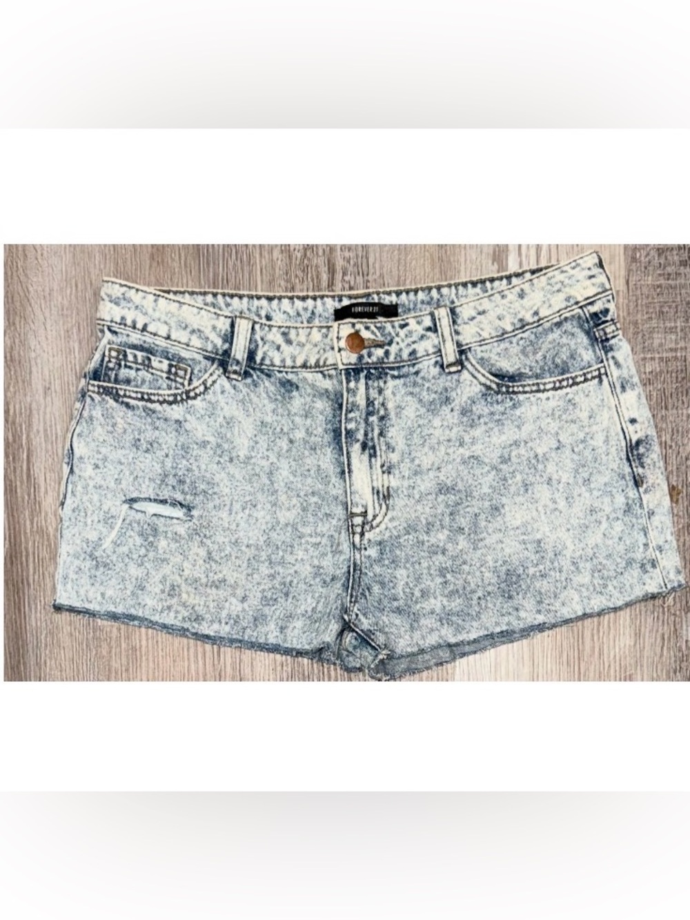 Forever 21 Light Acid Wash Denim Jean Shorts Size 28